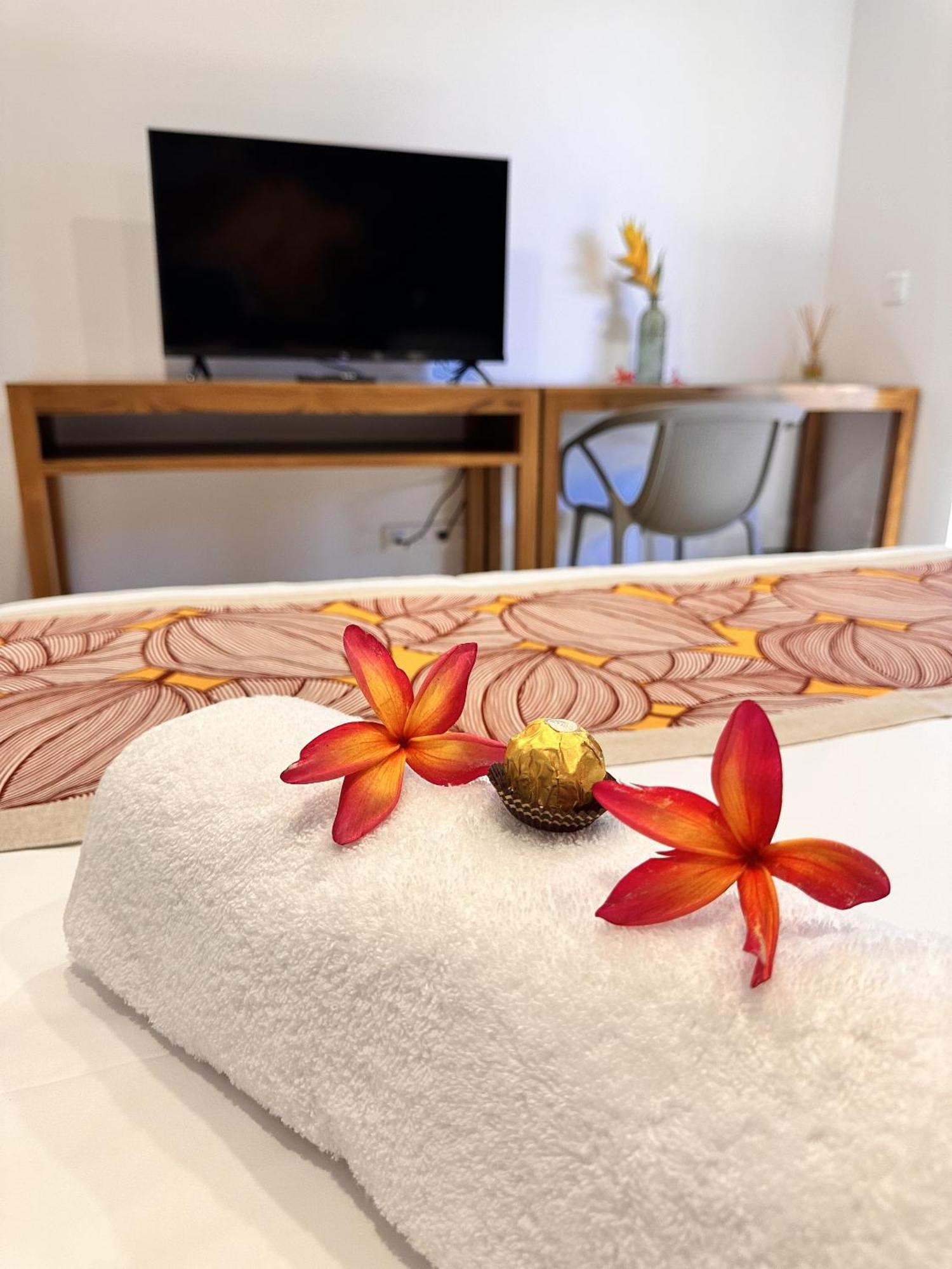Ononui Lodge Airport, Ocean-View, Private Bathroom And Balcony, Free Wifi And Parking, On-Site Car Rental Faaa Exteriör bild