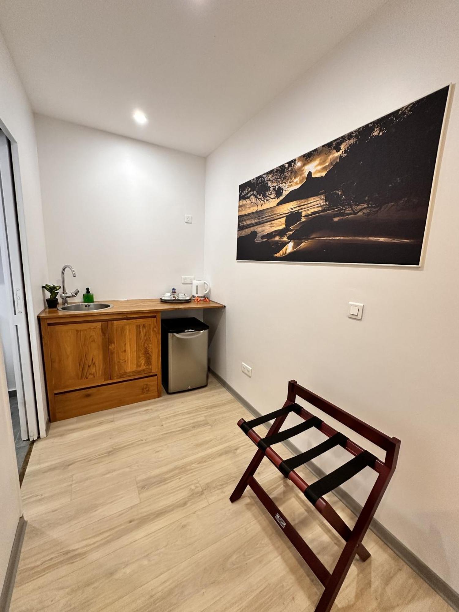 Ononui Lodge Airport, Ocean-View, Private Bathroom And Balcony, Free Wifi And Parking, On-Site Car Rental Faaa Exteriör bild