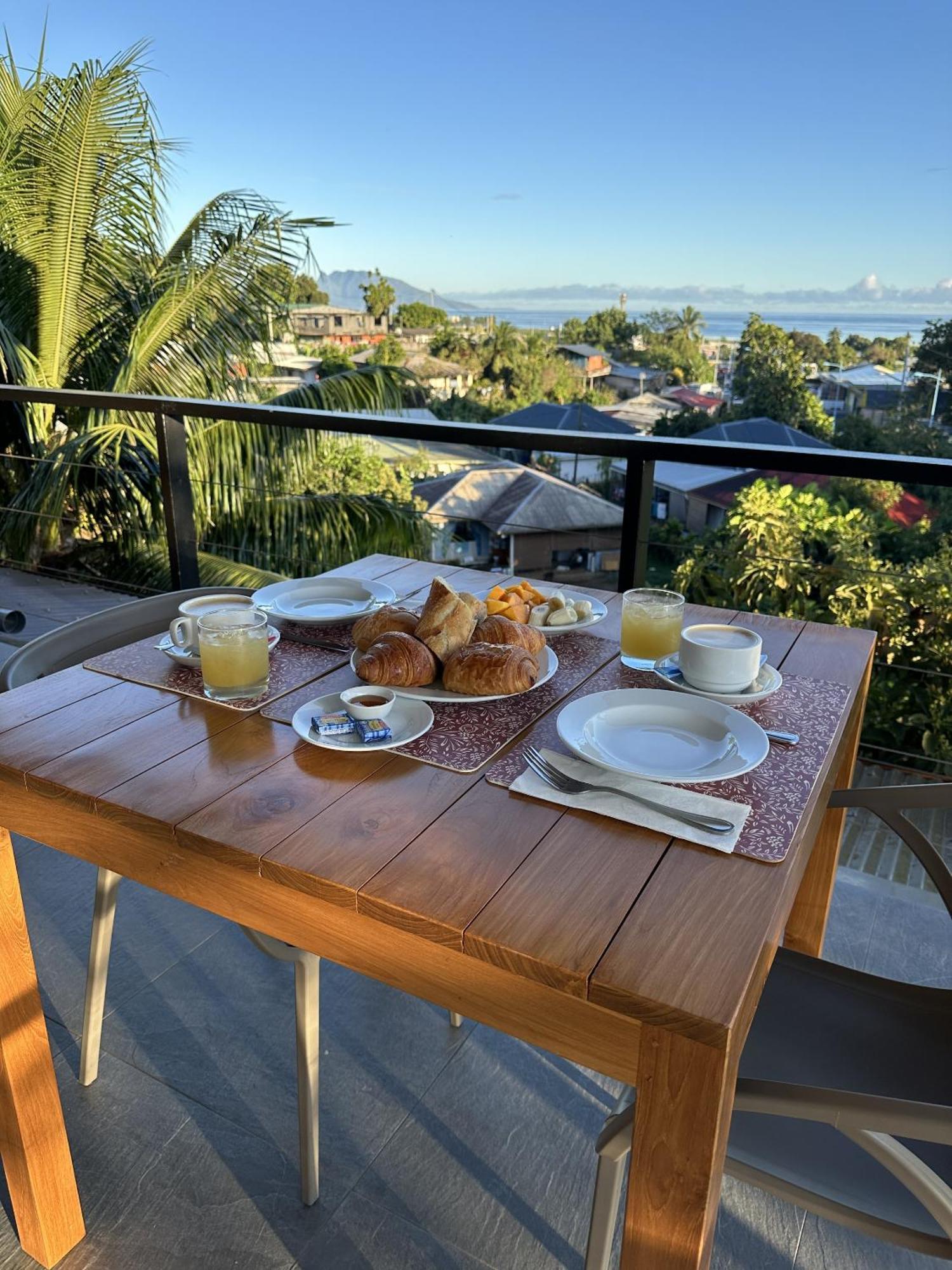 Ononui Lodge Airport, Ocean-View, Private Bathroom And Balcony, Free Wifi And Parking, On-Site Car Rental Faaa Exteriör bild