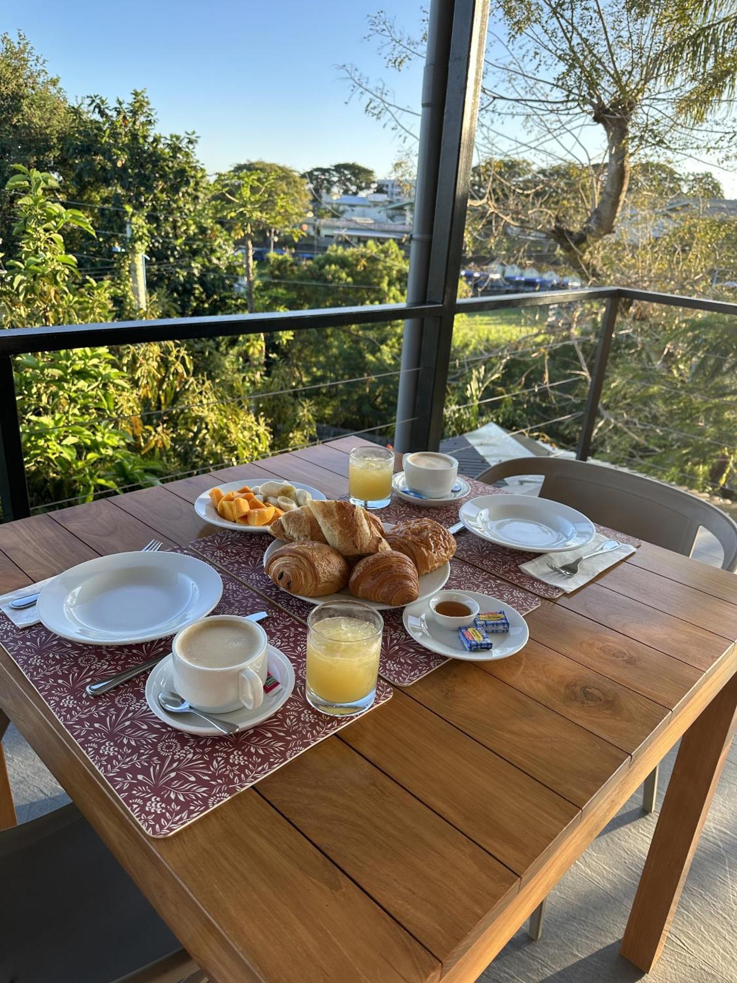 Ononui Lodge Airport, Ocean-View, Private Bathroom And Balcony, Free Wifi And Parking, On-Site Car Rental Faaa Exteriör bild